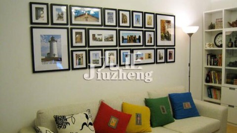 别再瞎挂照片墙了！2026最火“日常展览”布局法则拯救你家白墙